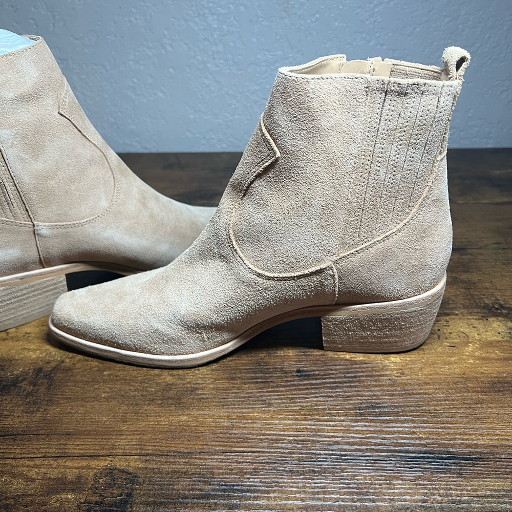 Donald pliner suede boots - Picture 10 of 15